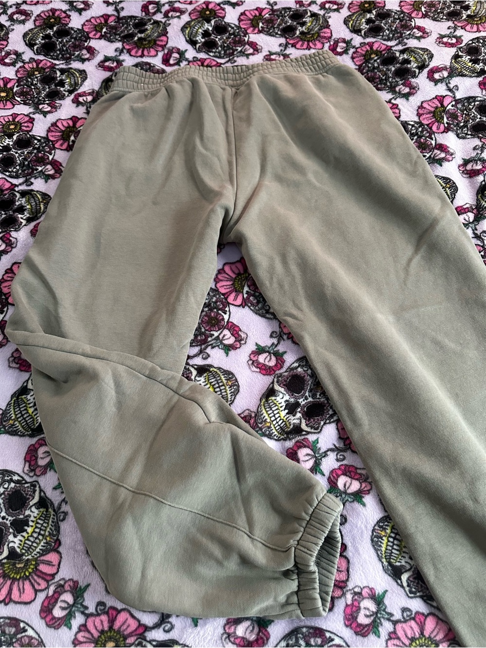 Nike Olive Green Jogger Sweatpants with White Swoosh - Picture 5 of 5